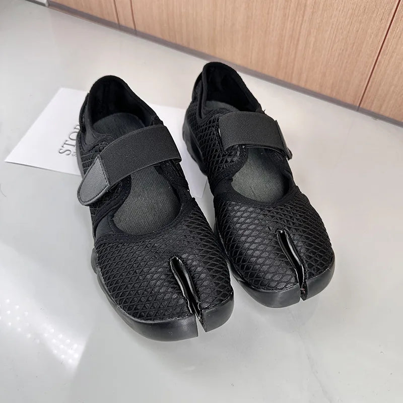 2026 Tabi Shoes for Woman's Pointed Toe Thick Bottom Mixed Colors Hook Loop Sneakers Autumn Ladies Comfortable Soft Casual Shoes
