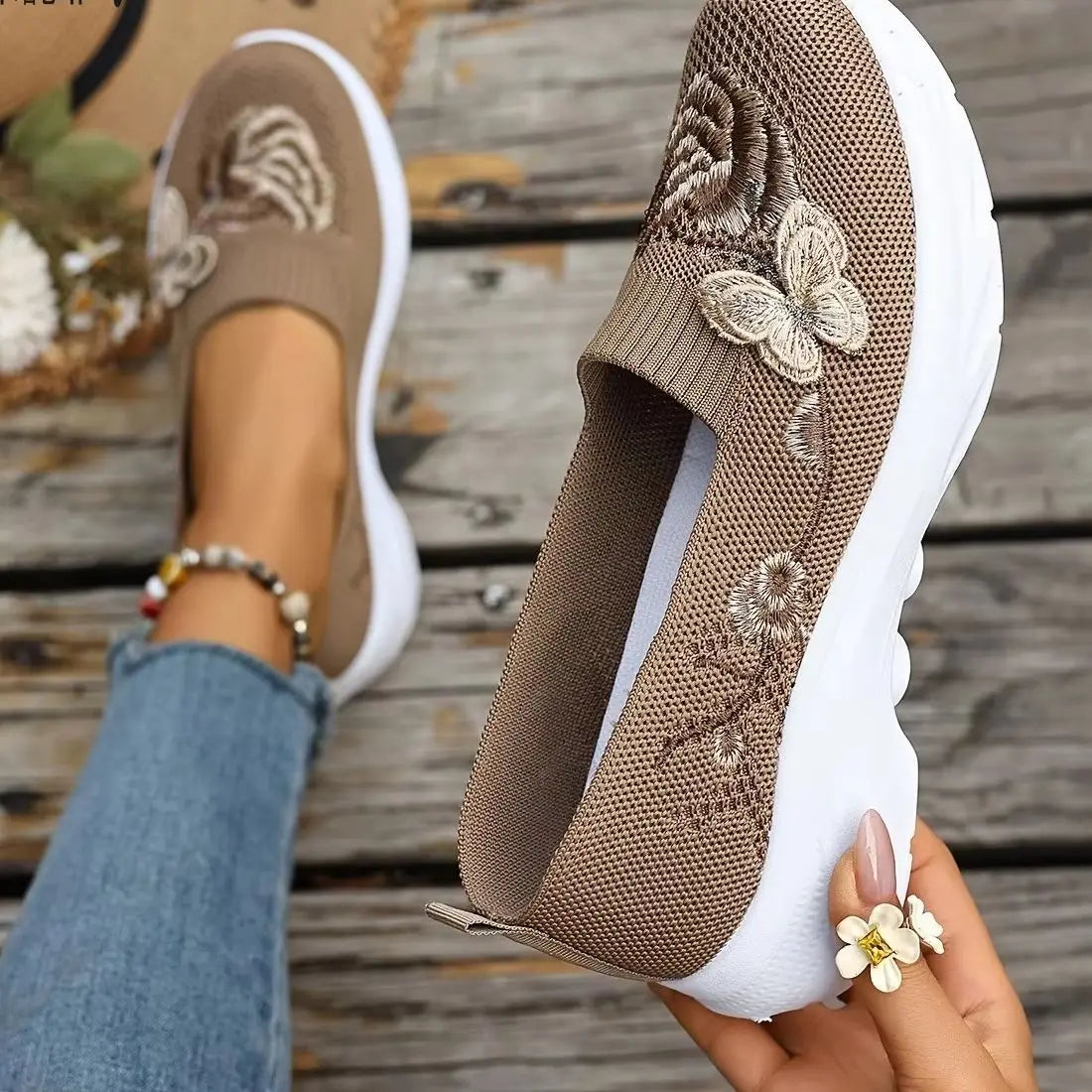 New Women's Breathable Mesh Shoes, Fashionable and Comfortable Cloth Shoes, 2026 Summer Casual Shoes