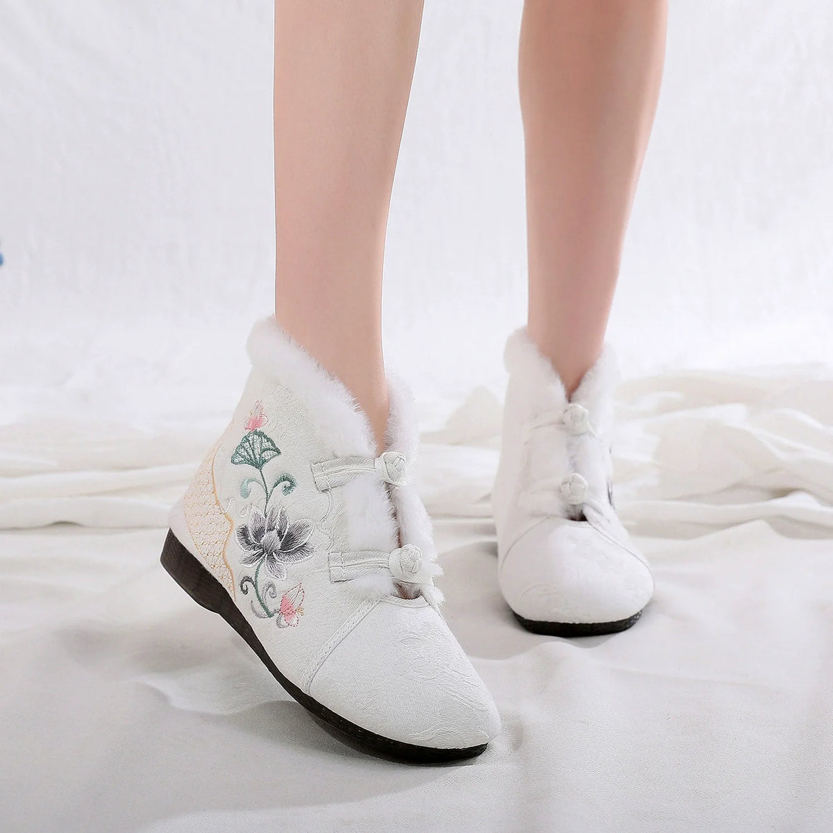 Casual Botas Mujer Embroidered Ethnic Hanfu Shoes Women Botines Ankle Boots Winter Warm Faux Fur Fairy Shoe Woman Zapatos Ladies