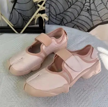 2026 Tabi Shoes for Woman's Pointed Toe Thick Bottom Mixed Colors Hook Loop Sneakers Autumn Ladies Comfortable Soft Casual Shoes