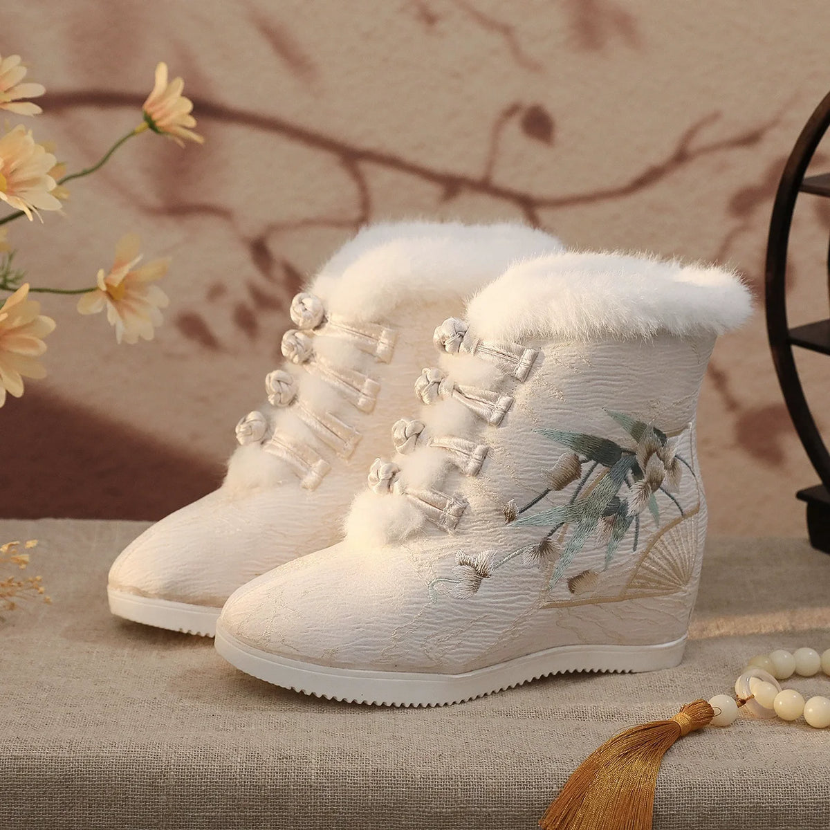 Casual Botas Mujer Embroidered Ethnic Hanfu Shoes Women Botines Ankle Boots Winter Warm Faux Fur Fairy Shoe Woman Zapatos Ladies