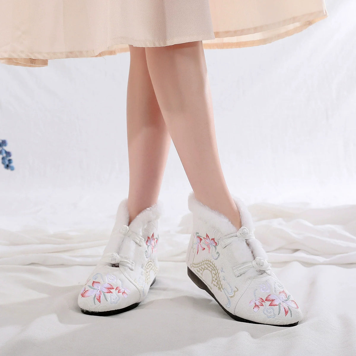 Casual Botas Mujer Embroidered Ethnic Hanfu Shoes Women Botines Ankle Boots Winter Warm Faux Fur Fairy Shoe Woman Zapatos Ladies