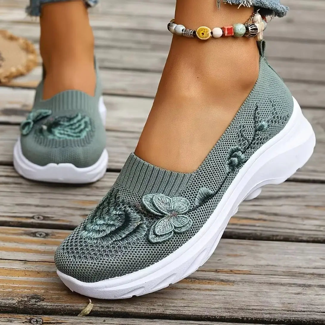 New Women's Breathable Mesh Shoes, Fashionable and Comfortable Cloth Shoes, 2026 Summer Casual Shoes